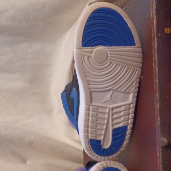 Royal blue & black sneakers - Picture 4 of 7